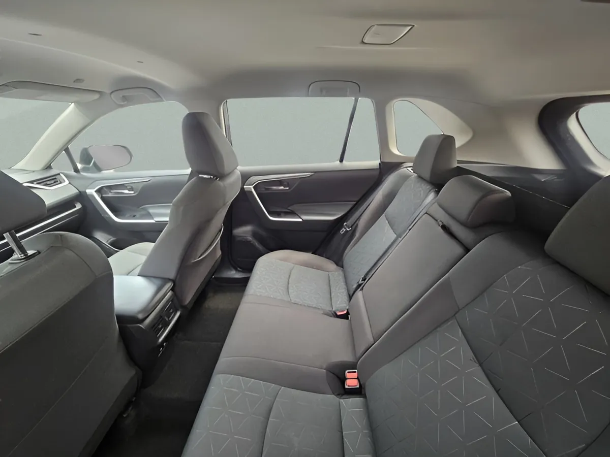 2024 Toyota RAV4 XLE thumbnail 9