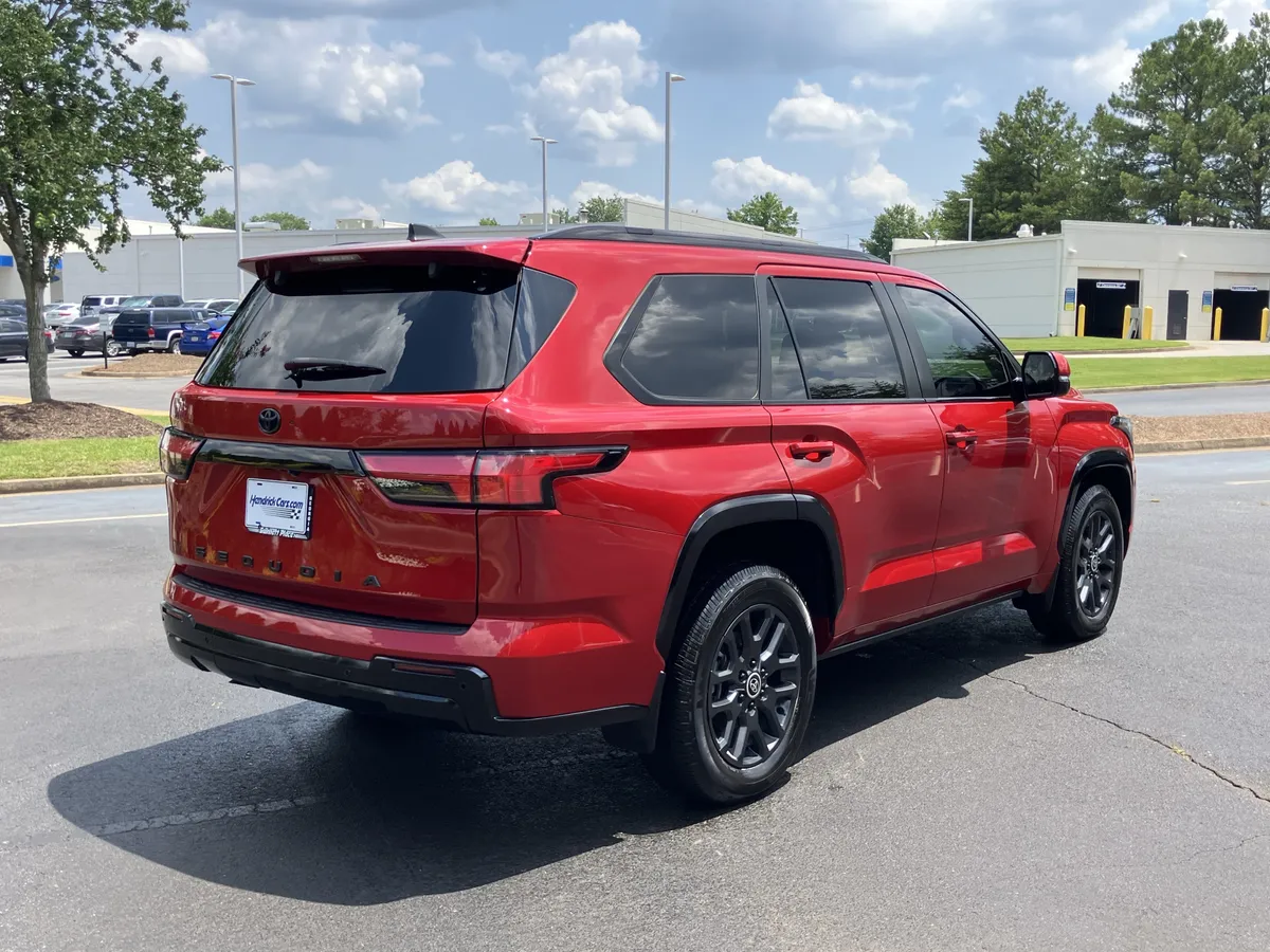 2024 Toyota Sequoia Platinum 4WD thumbnail 10