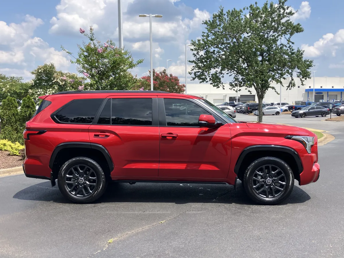 2024 Toyota Sequoia Platinum 4WD thumbnail 11