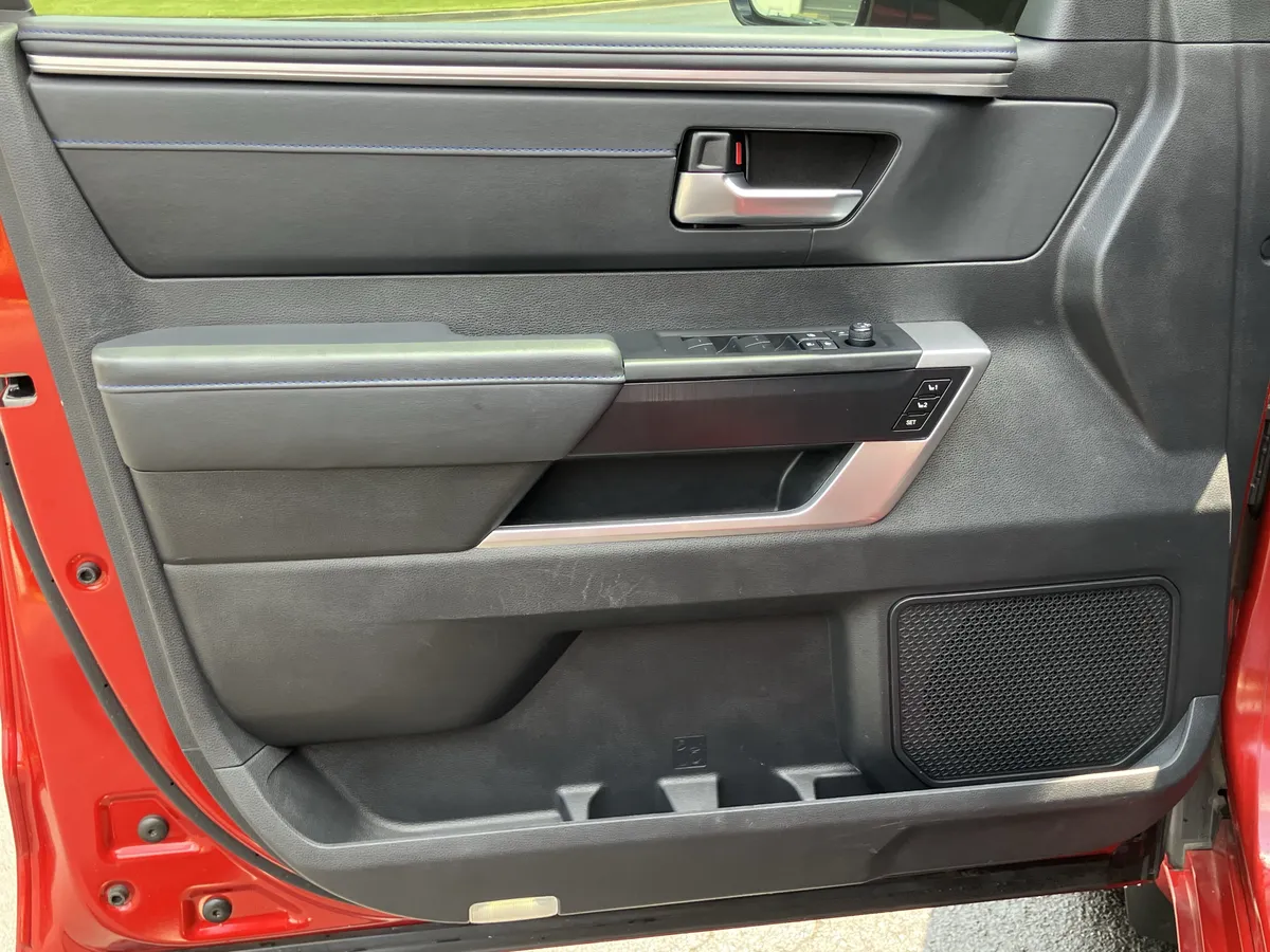 2024 Toyota Sequoia Platinum 4WD thumbnail 14
