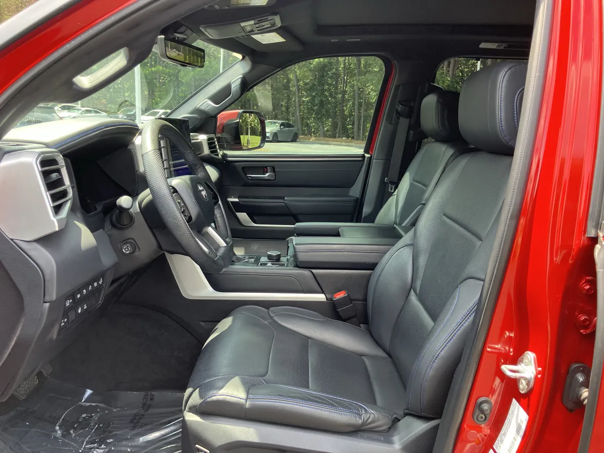 2024 Toyota Sequoia Platinum 4WD thumbnail 16