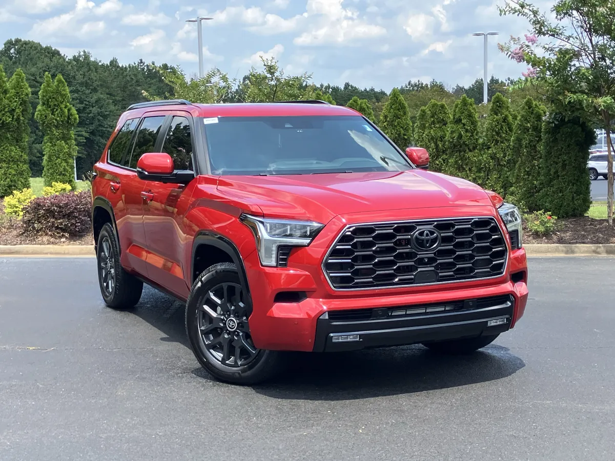 2024 Toyota Sequoia Platinum 4WD thumbnail 2