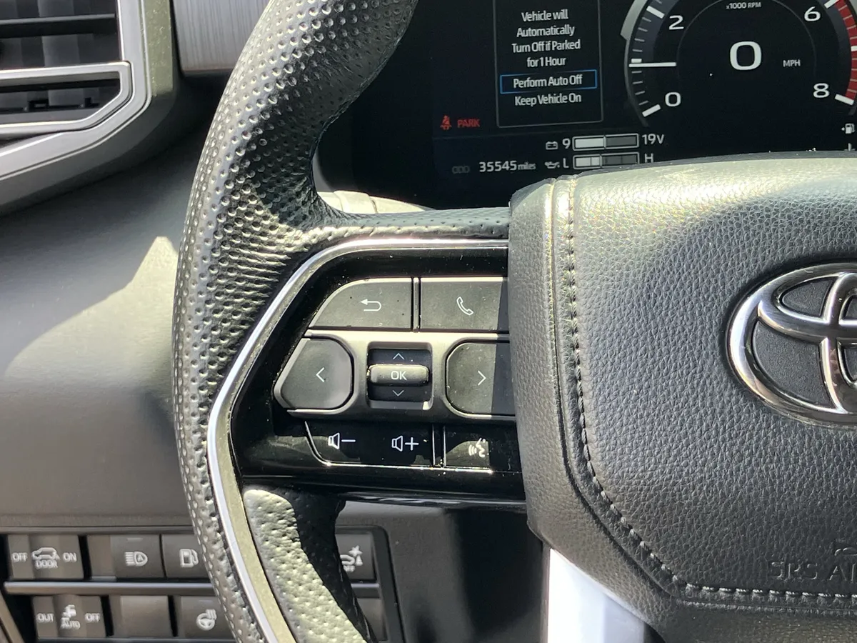 2024 Toyota Sequoia Platinum 4WD thumbnail 21