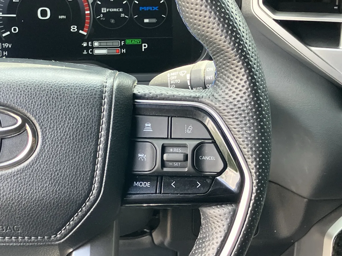 2024 Toyota Sequoia Platinum 4WD thumbnail 22
