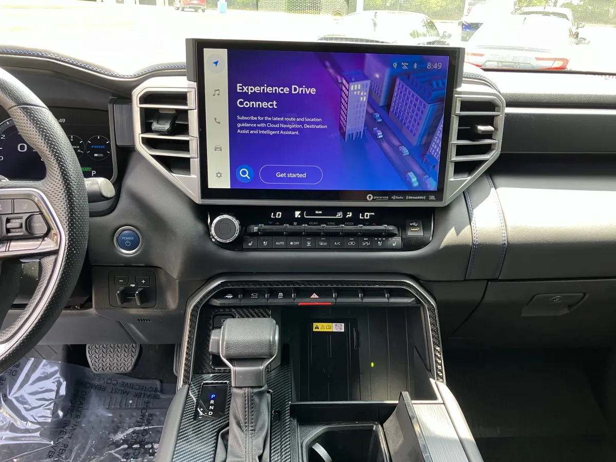 2024 Toyota Sequoia Platinum 4WD thumbnail 25