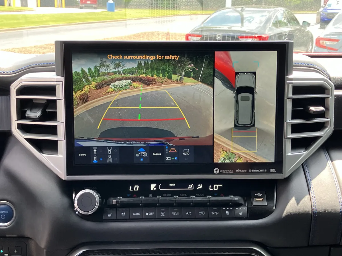 2024 Toyota Sequoia Platinum 4WD thumbnail 27