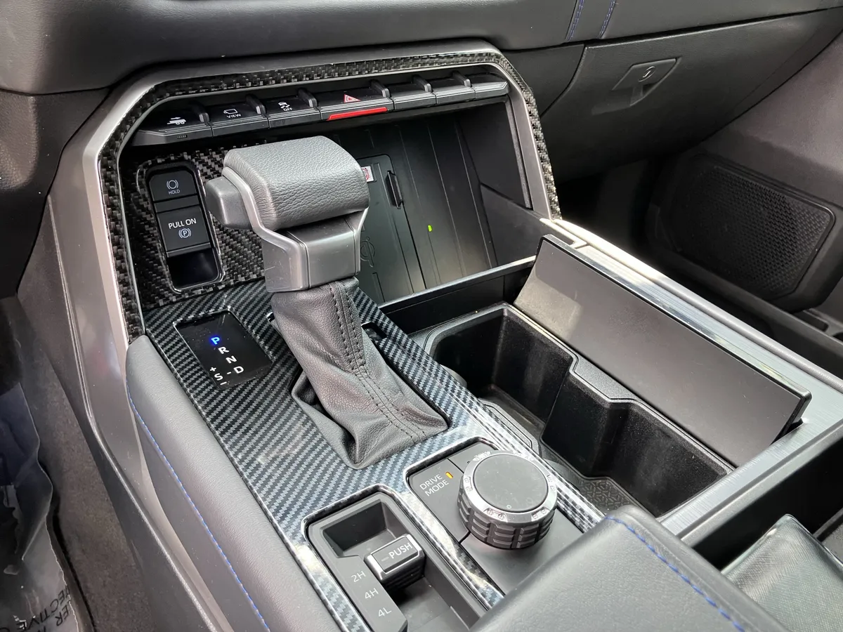 2024 Toyota Sequoia Platinum 4WD thumbnail 28
