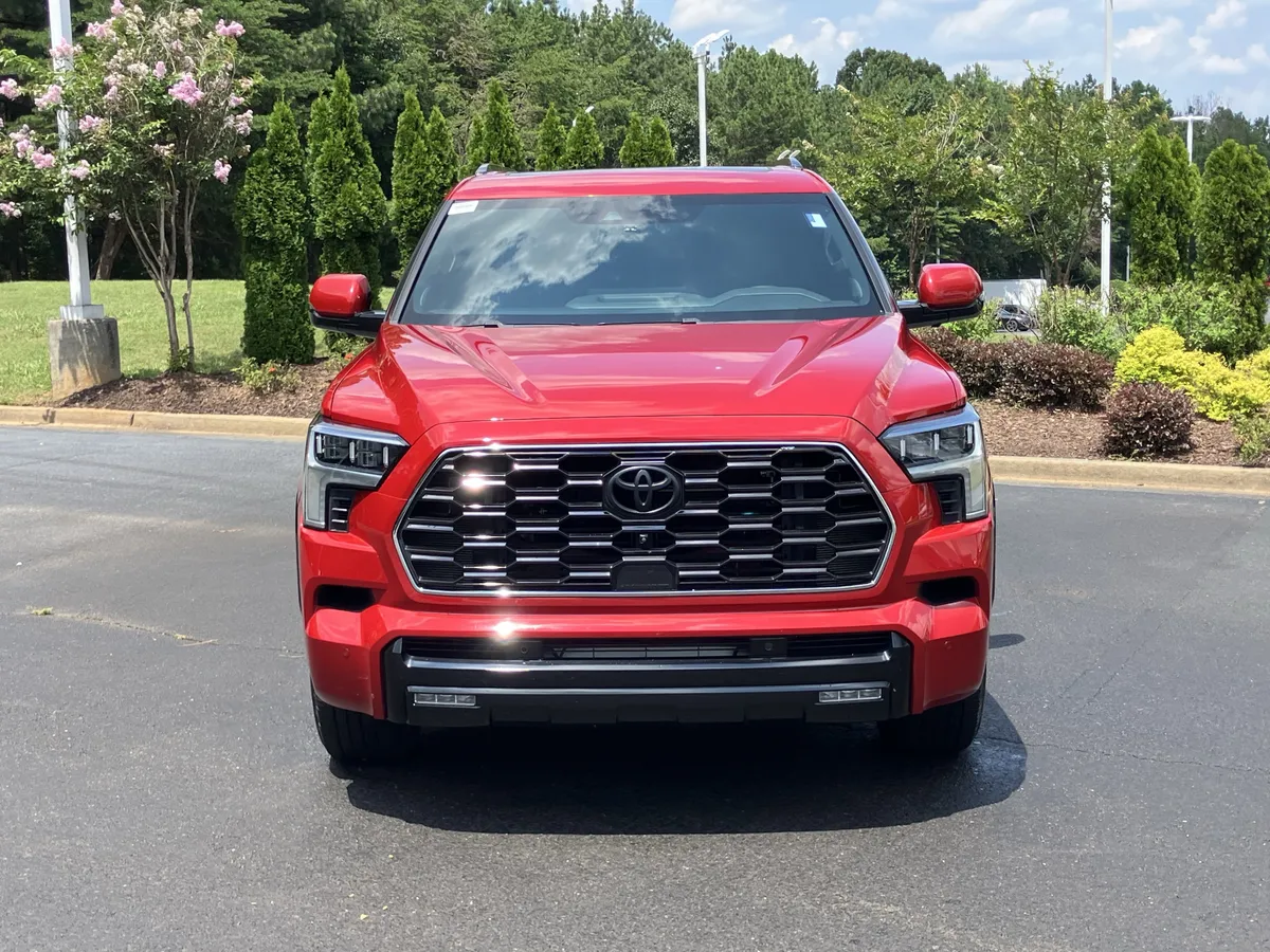 2024 Toyota Sequoia Platinum 4WD thumbnail 3