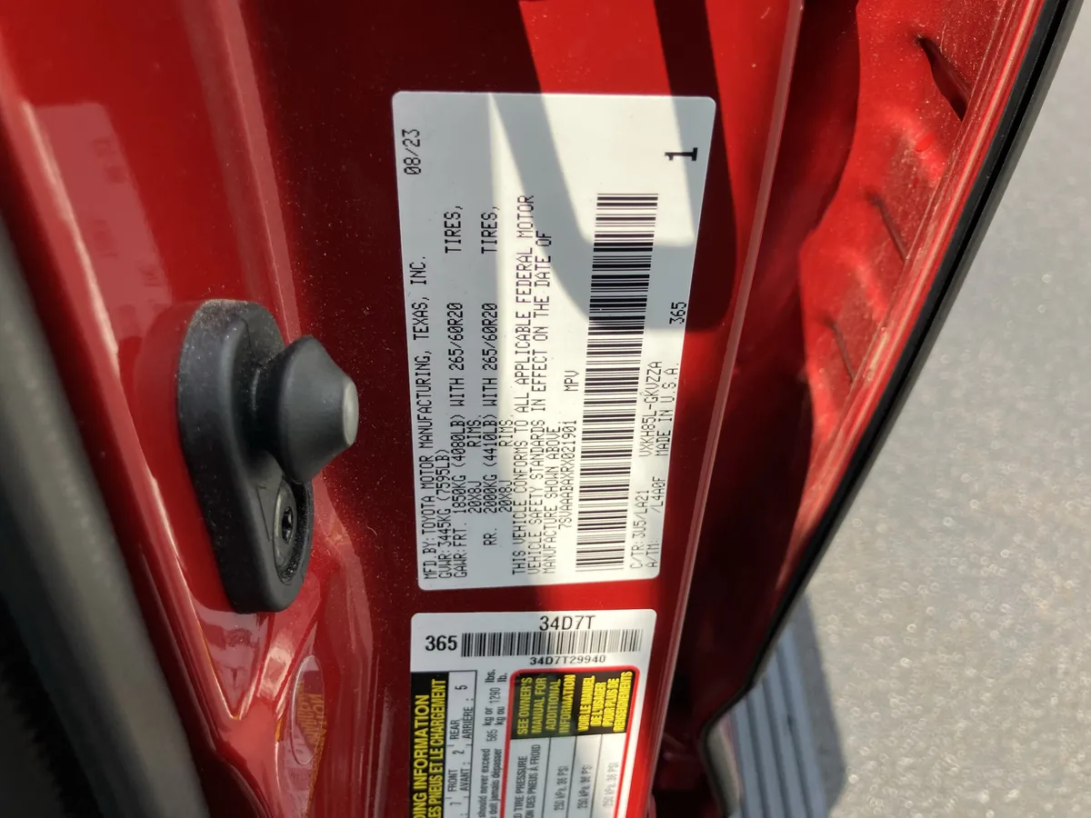 2024 Toyota Sequoia Platinum 4WD thumbnail 30
