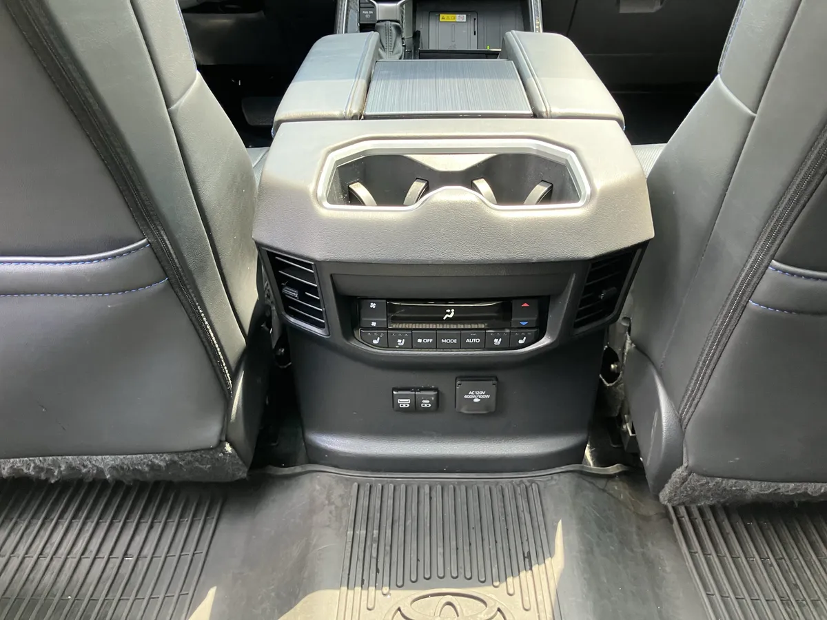2024 Toyota Sequoia Platinum 4WD thumbnail 31