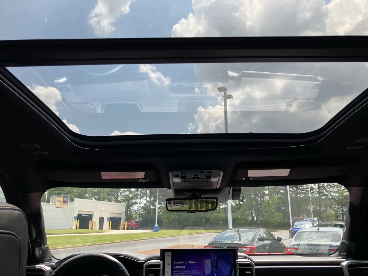 2024 Toyota Sequoia Platinum 4WD thumbnail 32