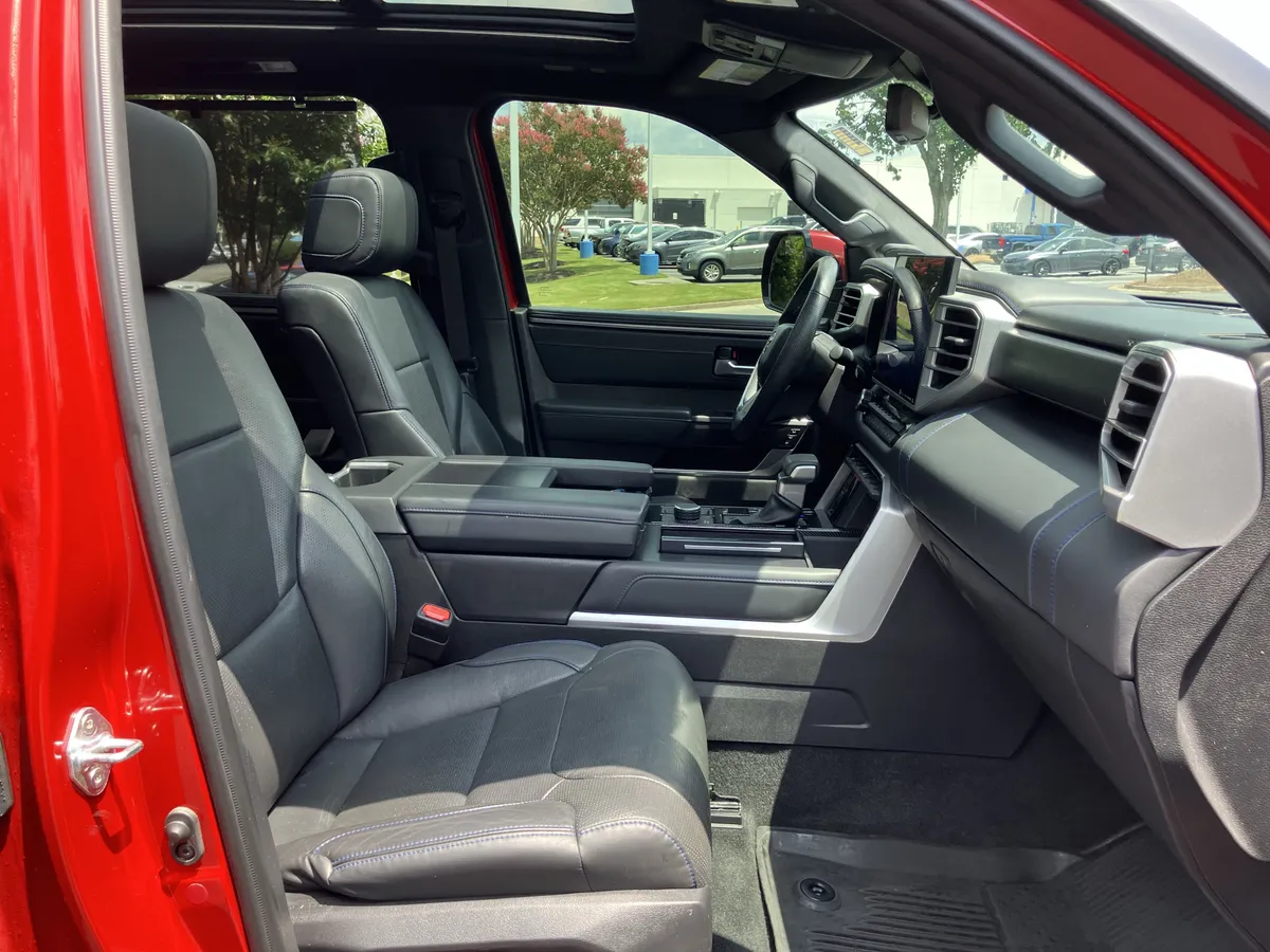 2024 Toyota Sequoia Platinum 4WD thumbnail 37