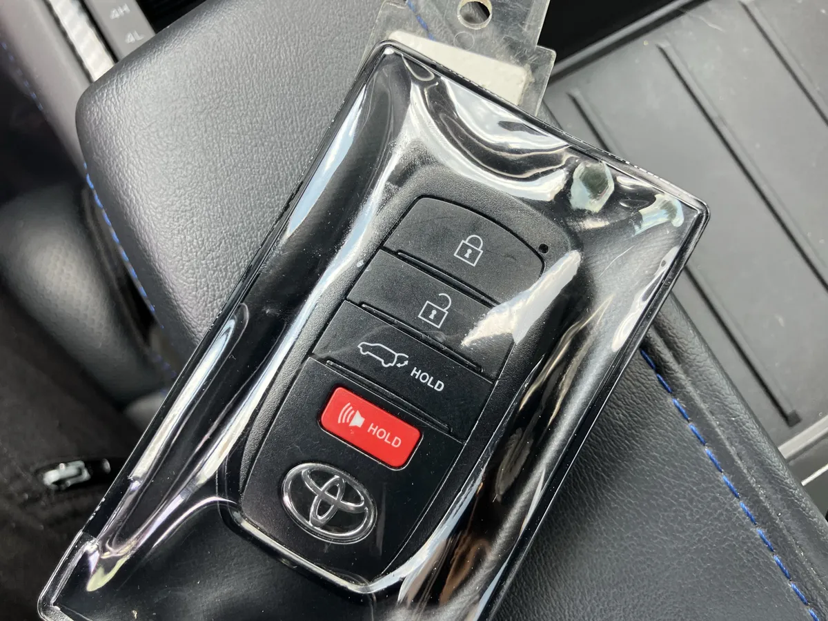 2024 Toyota Sequoia Platinum 4WD thumbnail 40