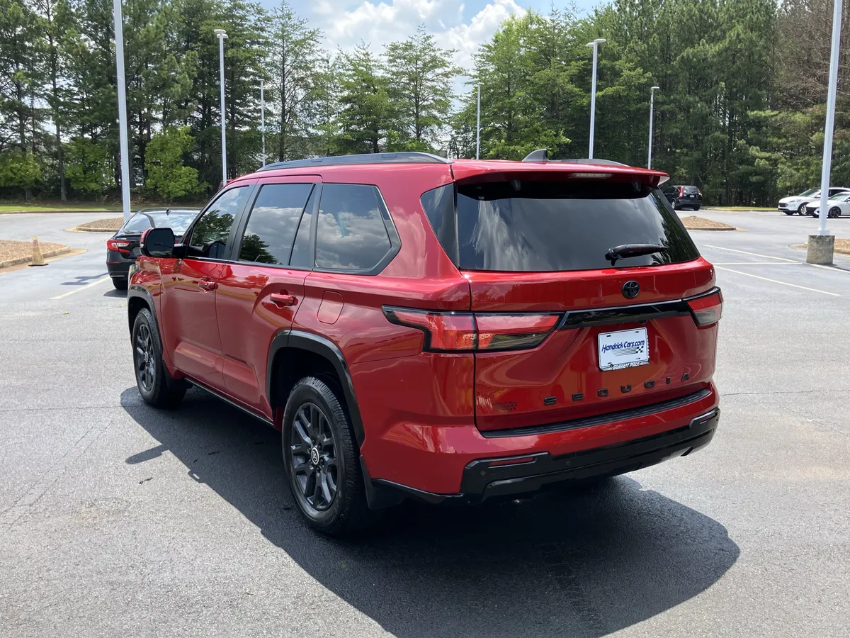 2024 Toyota Sequoia Platinum 4WD thumbnail 8