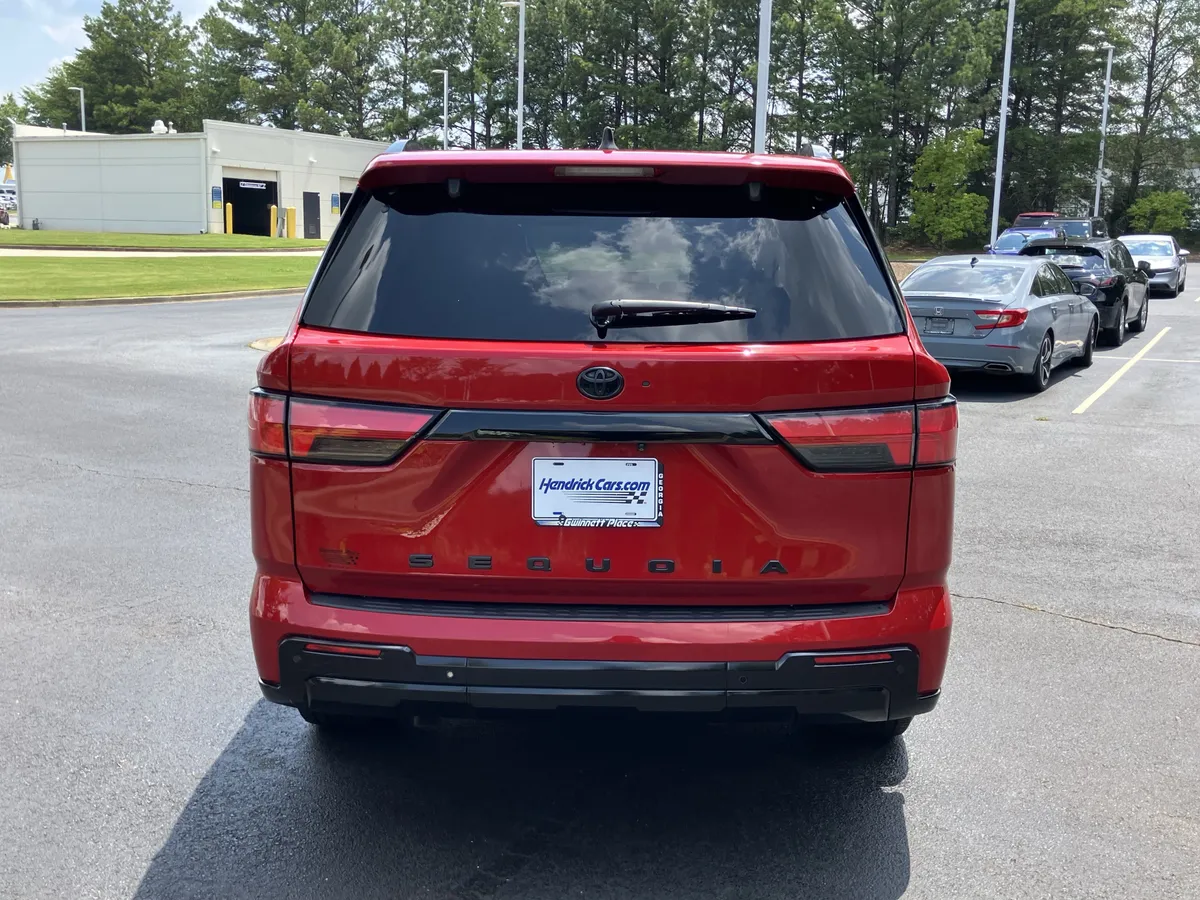 2024 Toyota Sequoia Platinum 4WD thumbnail 9
