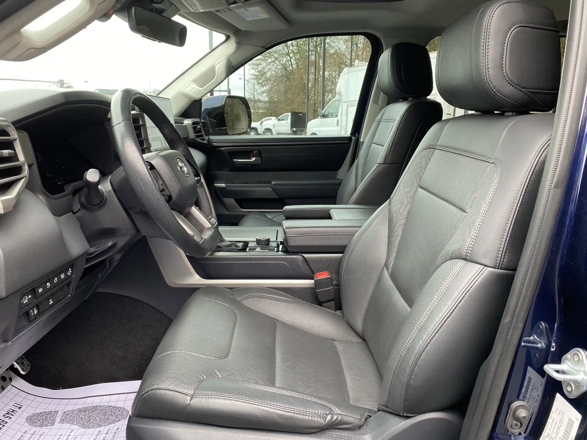 2024 Toyota Sequoia SR5 thumbnail 15