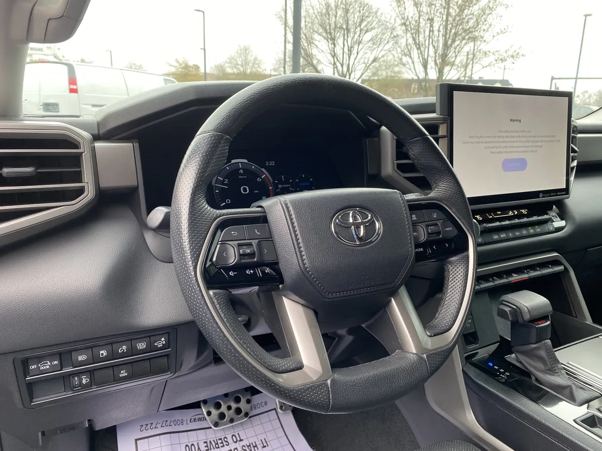 2024 Toyota Sequoia SR5 thumbnail 16