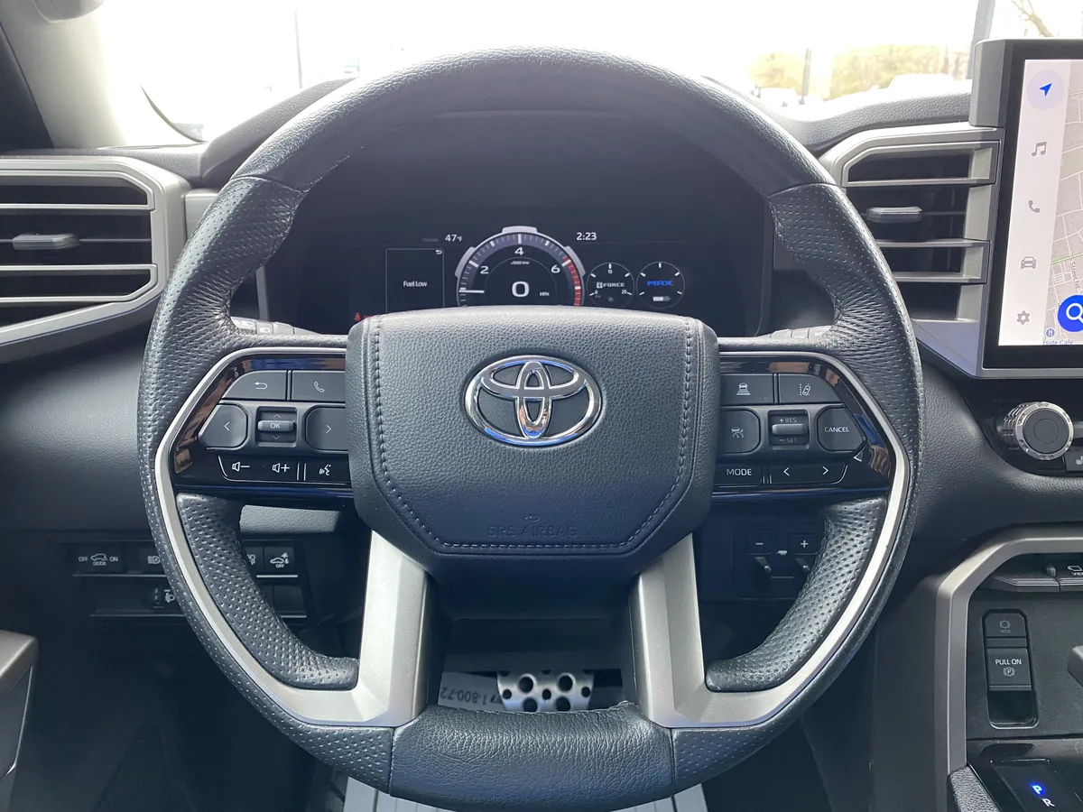 2024 Toyota Sequoia SR5 thumbnail 18