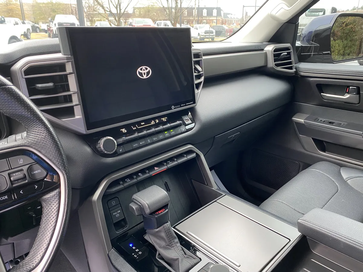 2024 Toyota Sequoia SR5 thumbnail 23