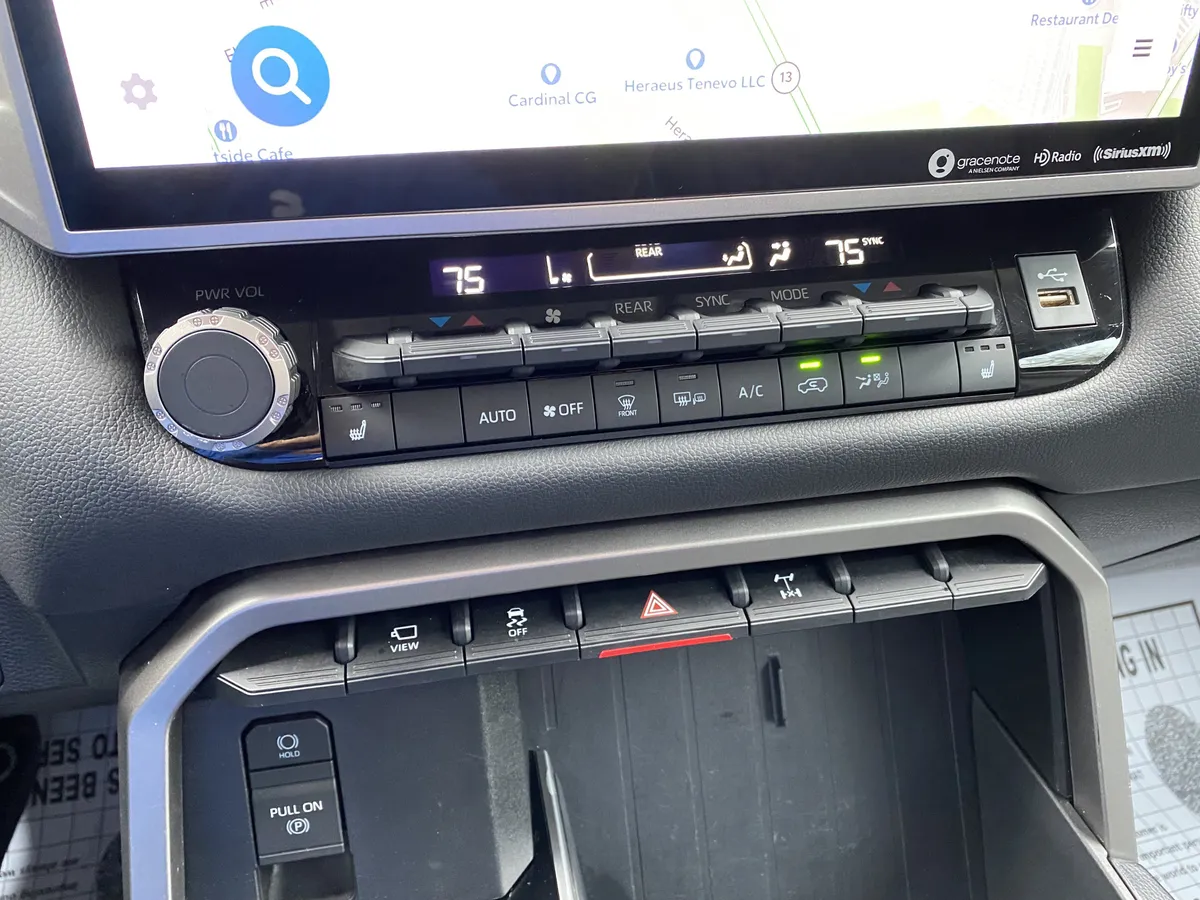 2024 Toyota Sequoia SR5 thumbnail 28