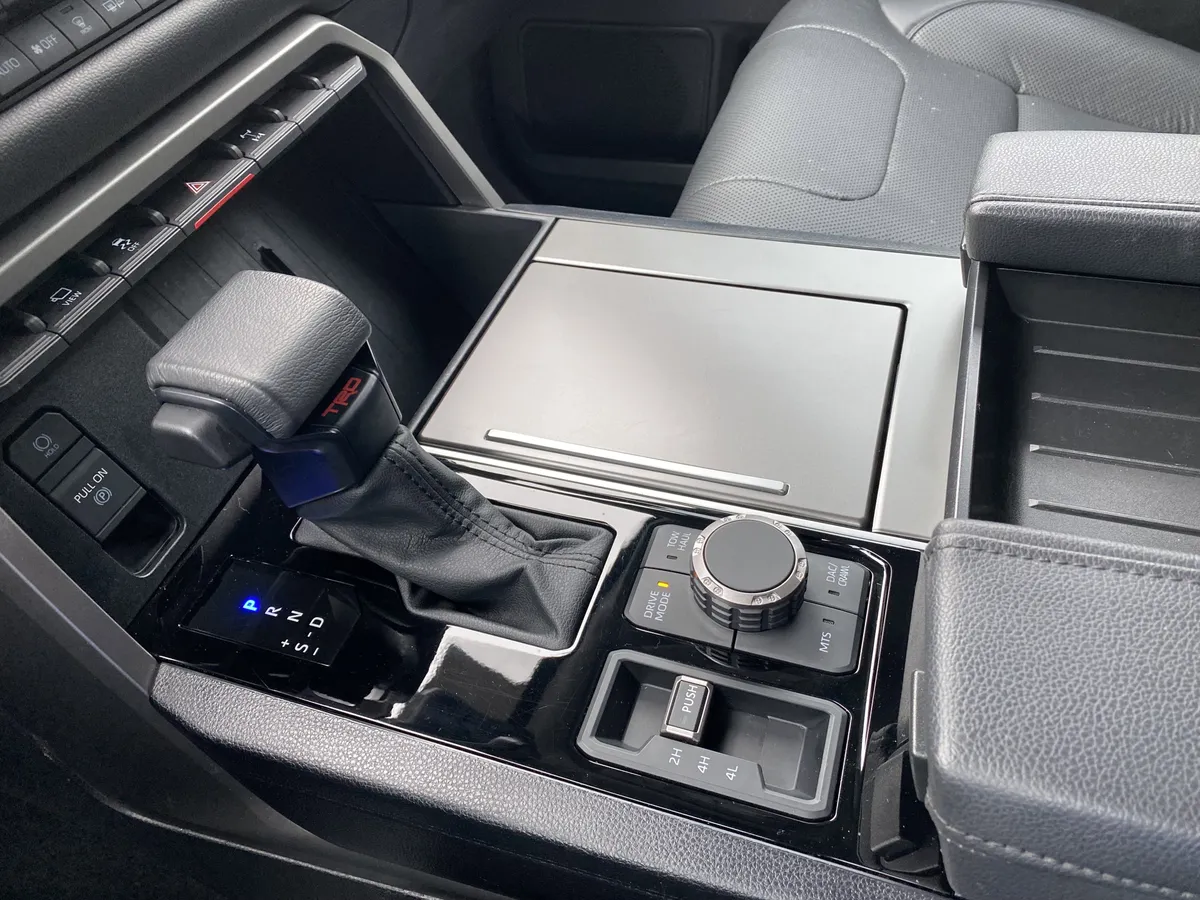 2024 Toyota Sequoia SR5 thumbnail 29