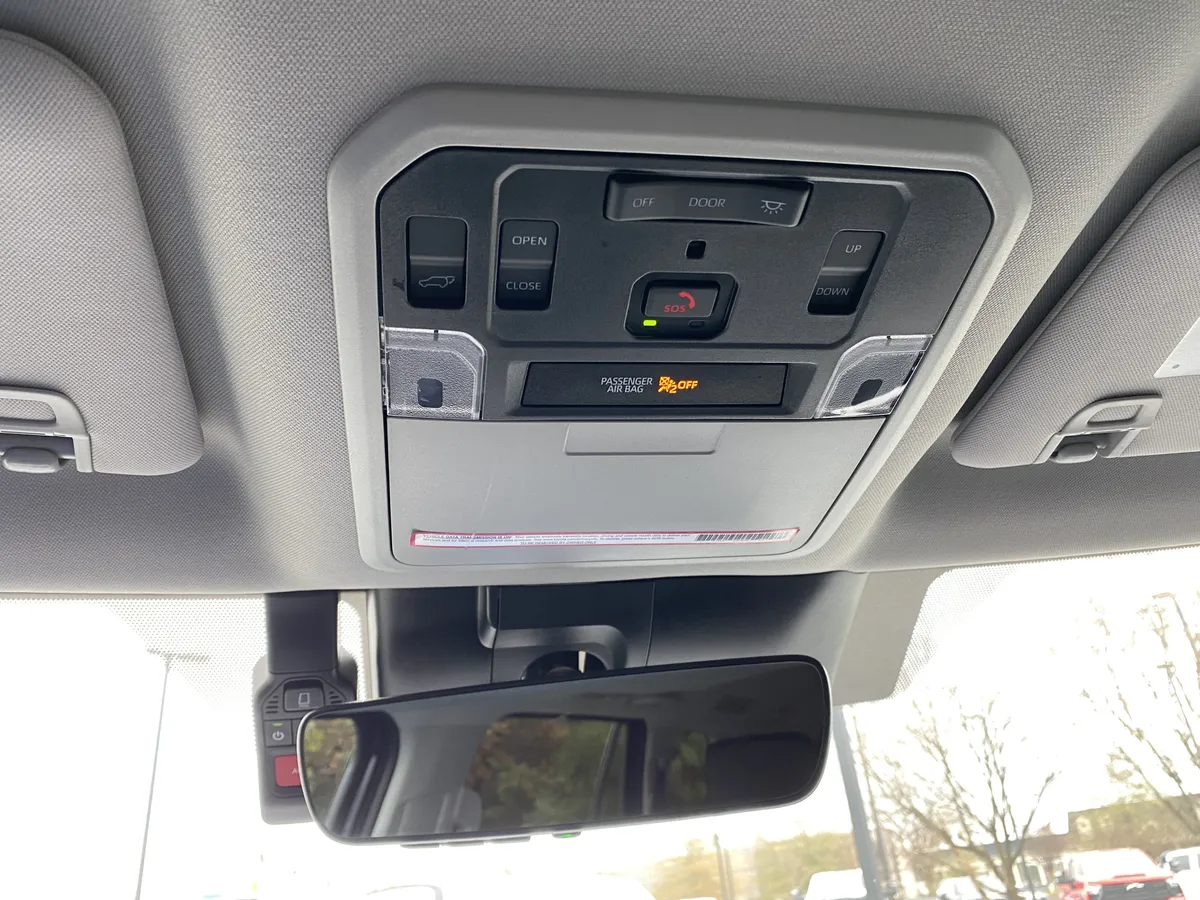 2024 Toyota Sequoia SR5 thumbnail 31