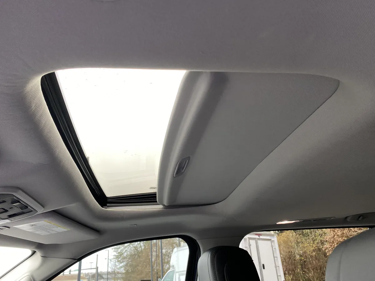 2024 Toyota Sequoia SR5 thumbnail 32