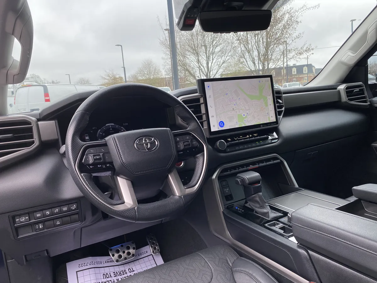 2024 Toyota Sequoia SR5 thumbnail 33