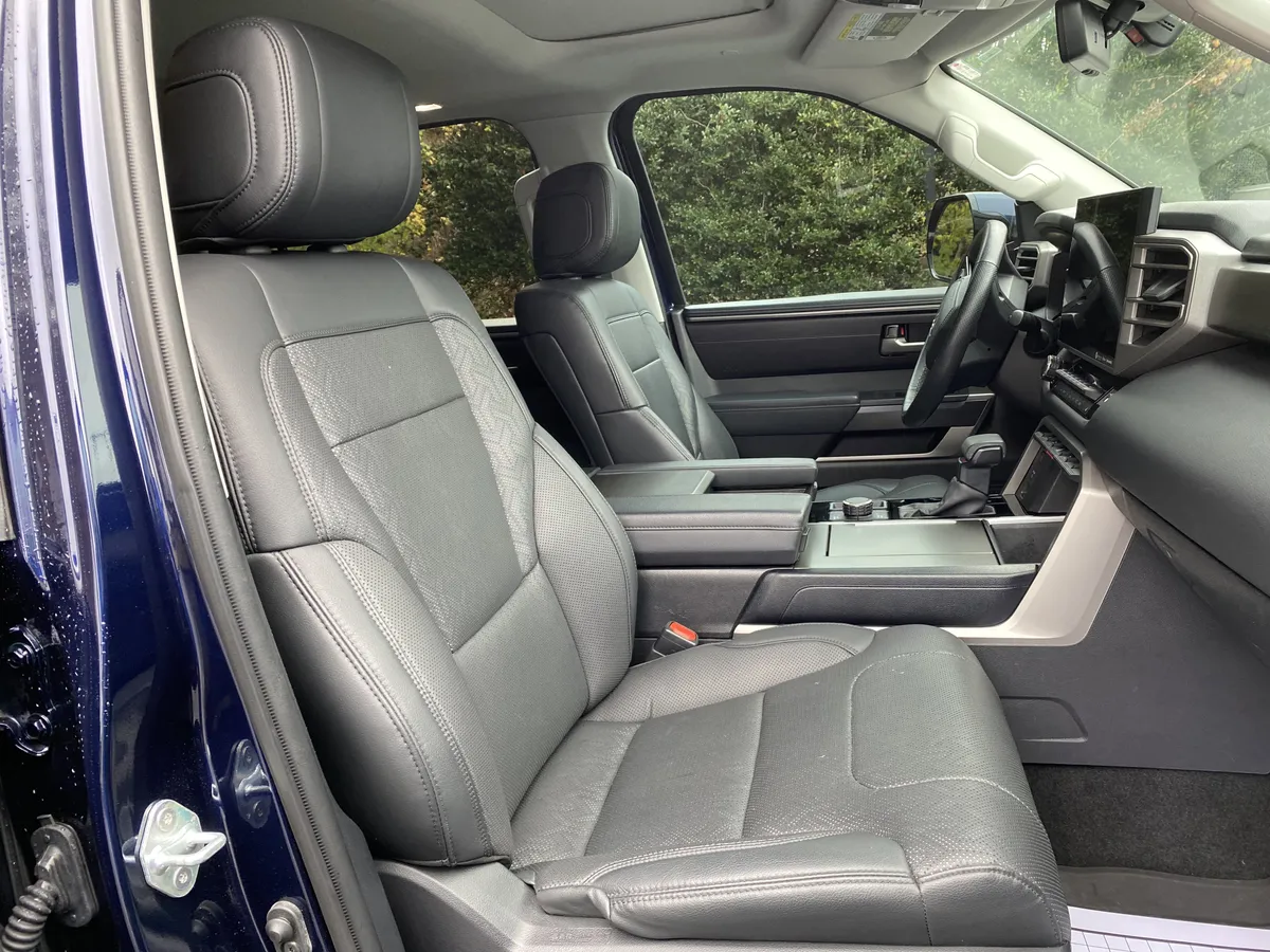 2024 Toyota Sequoia SR5 thumbnail 34