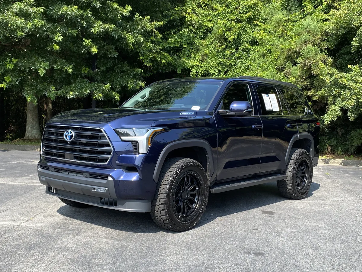 2024 Toyota Sequoia SR5 thumbnail 4
