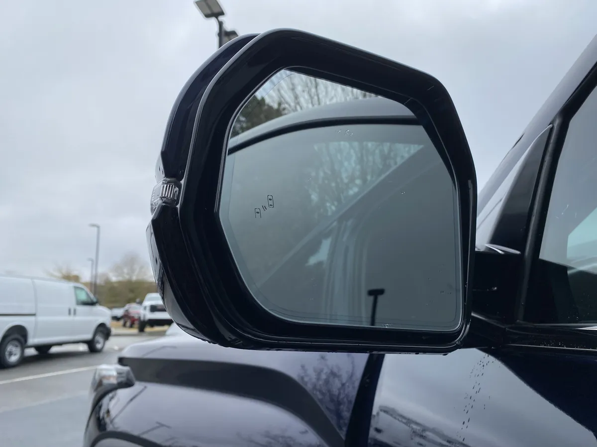 2024 Toyota Sequoia SR5 thumbnail 41
