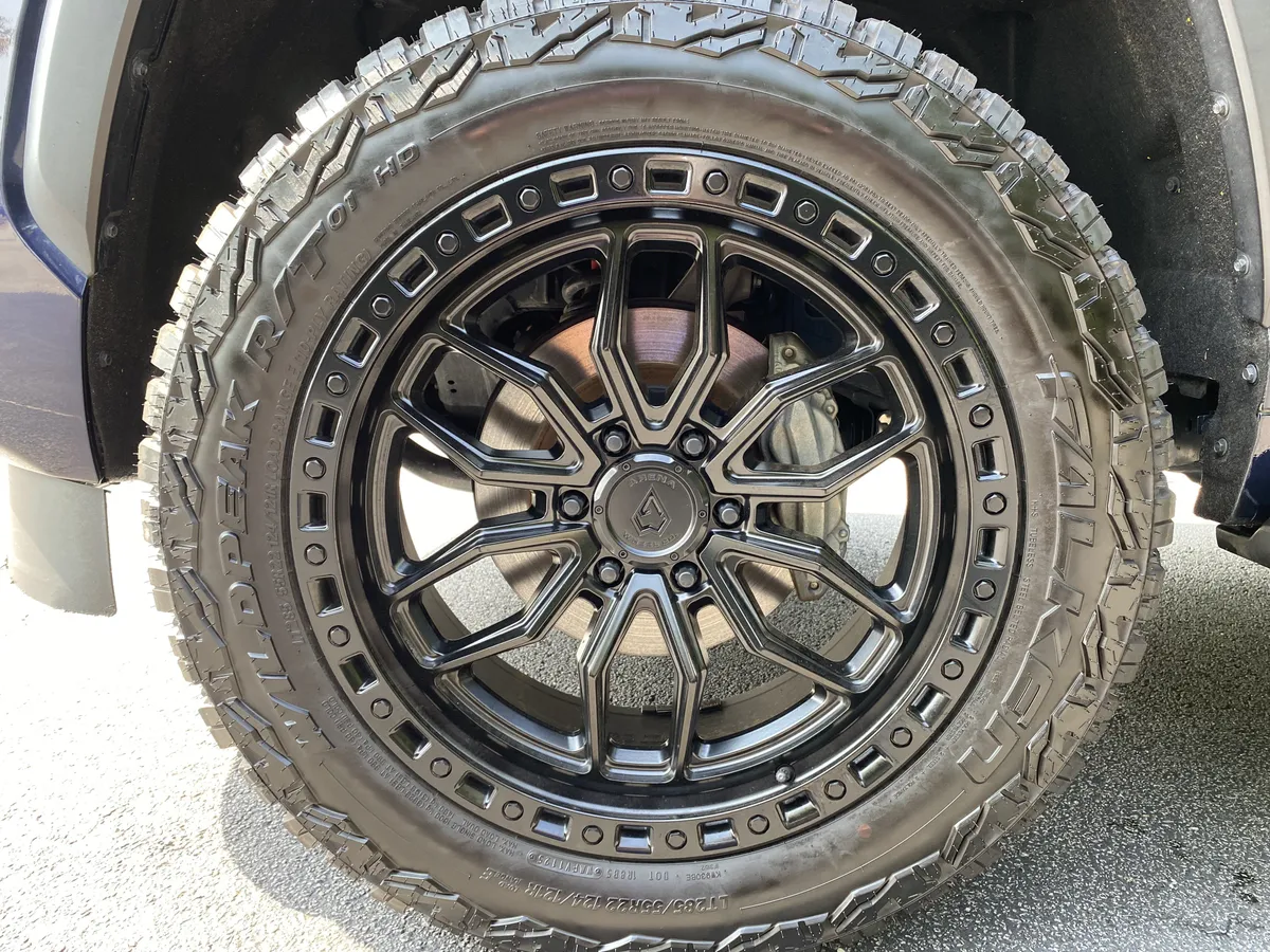 2024 Toyota Sequoia SR5 thumbnail 42