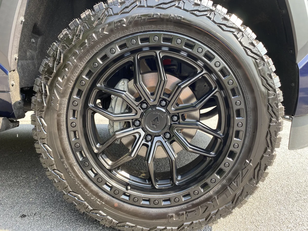 2024 Toyota Sequoia SR5 thumbnail 43