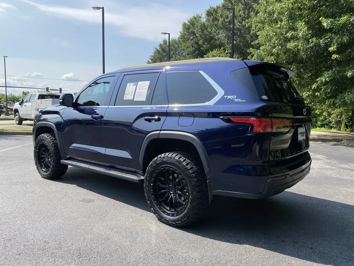 2024 Toyota Sequoia SR5 thumbnail 6