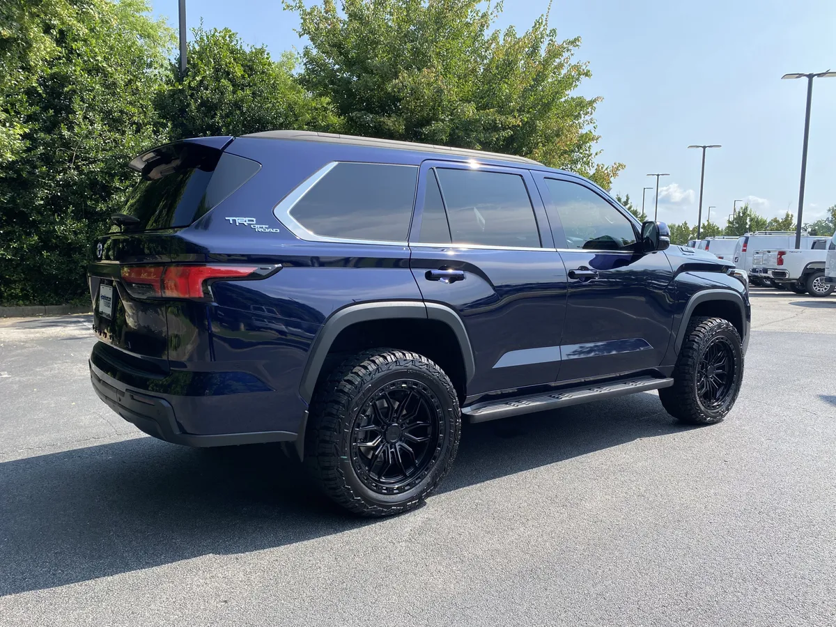 2024 Toyota Sequoia SR5 thumbnail 8