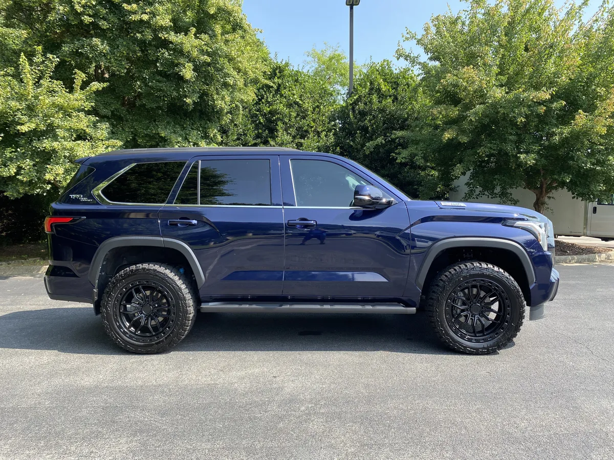 2024 Toyota Sequoia SR5 thumbnail 9