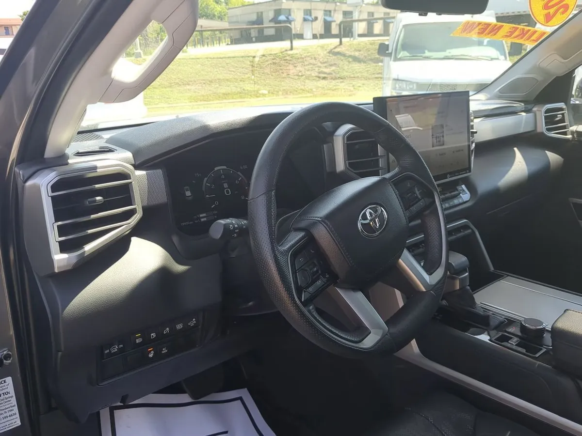 2024 Toyota Sequoia SR5 thumbnail 10
