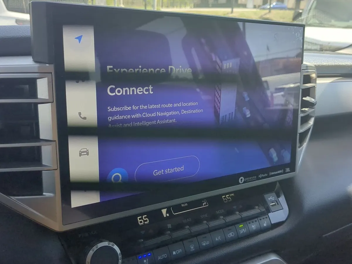 2024 Toyota Sequoia SR5 thumbnail 14
