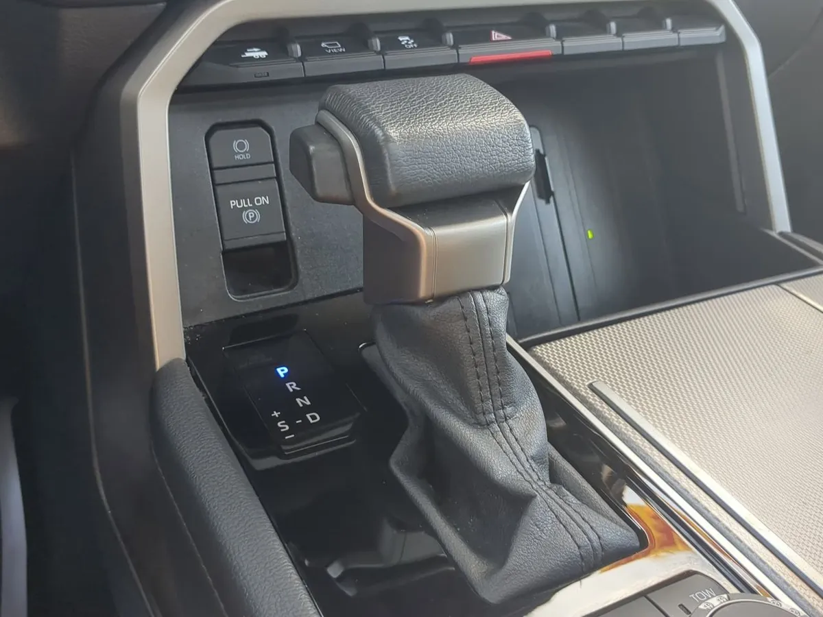 2024 Toyota Sequoia SR5 thumbnail 16