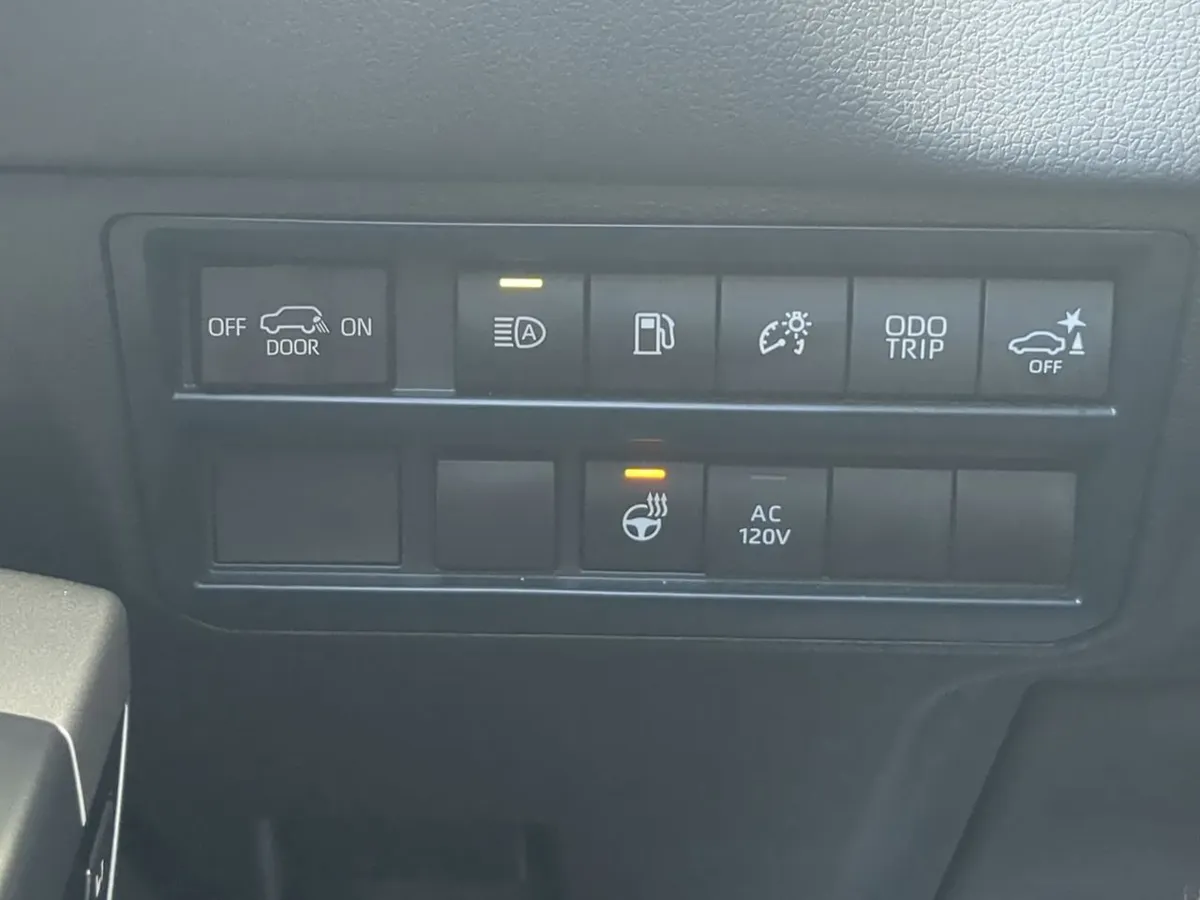 2024 Toyota Sequoia SR5 thumbnail 18