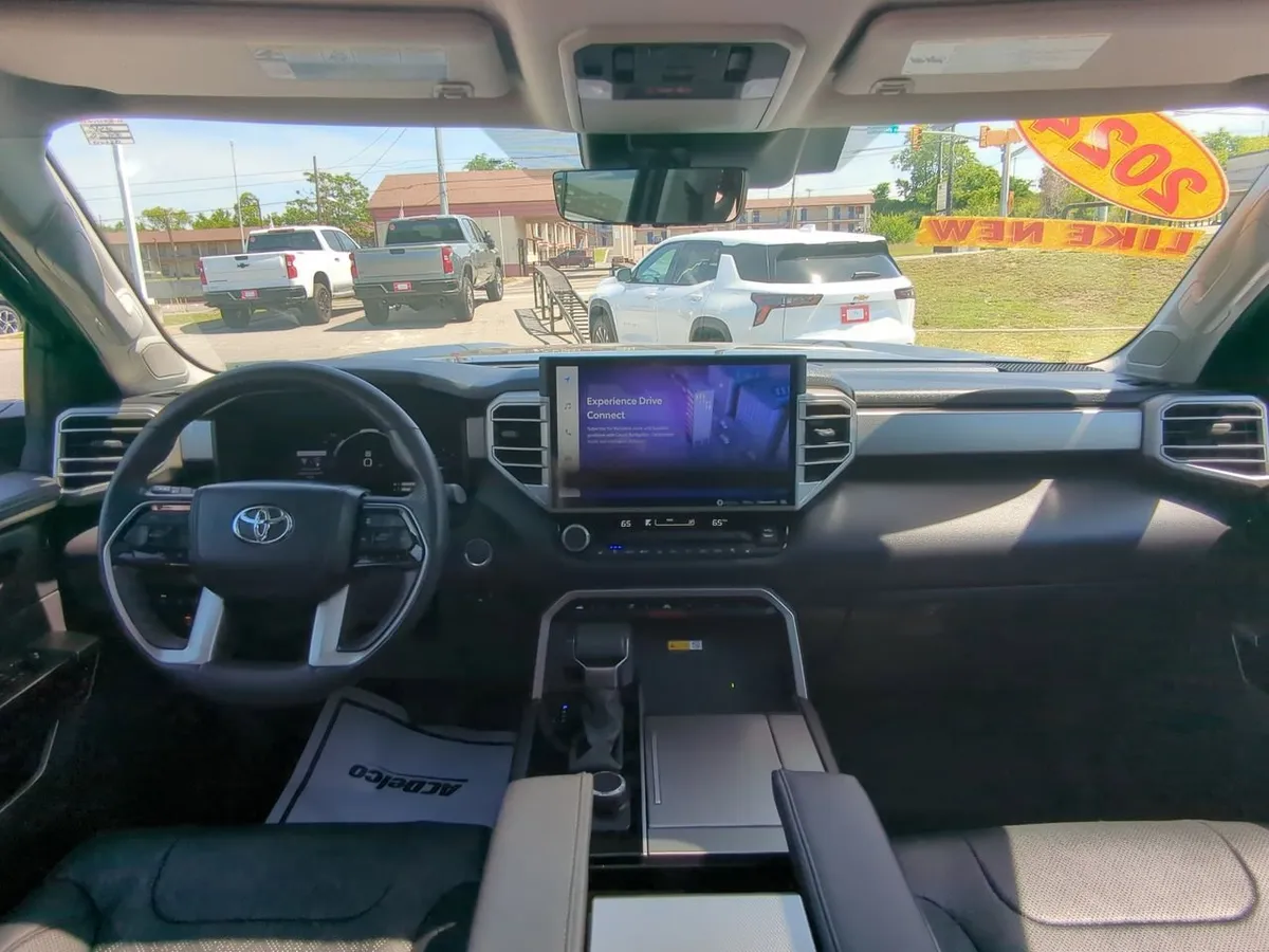 2024 Toyota Sequoia SR5 thumbnail 21