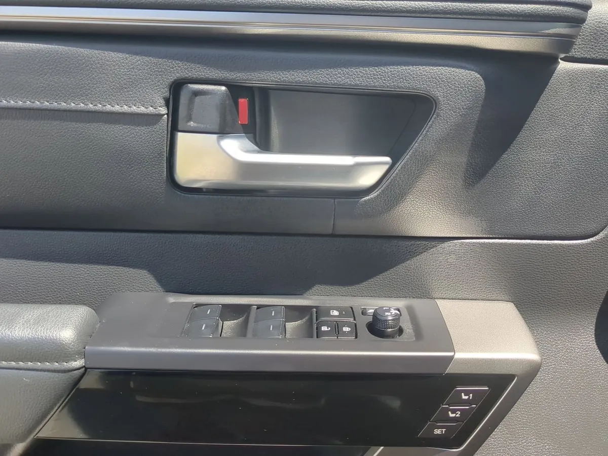 2024 Toyota Sequoia SR5 thumbnail 24
