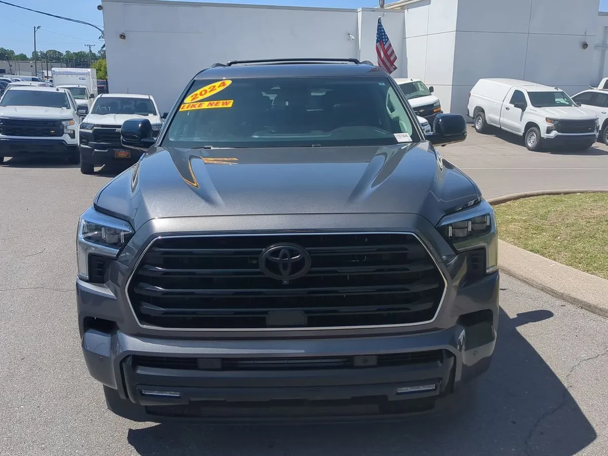 2024 Toyota Sequoia SR5 thumbnail 3