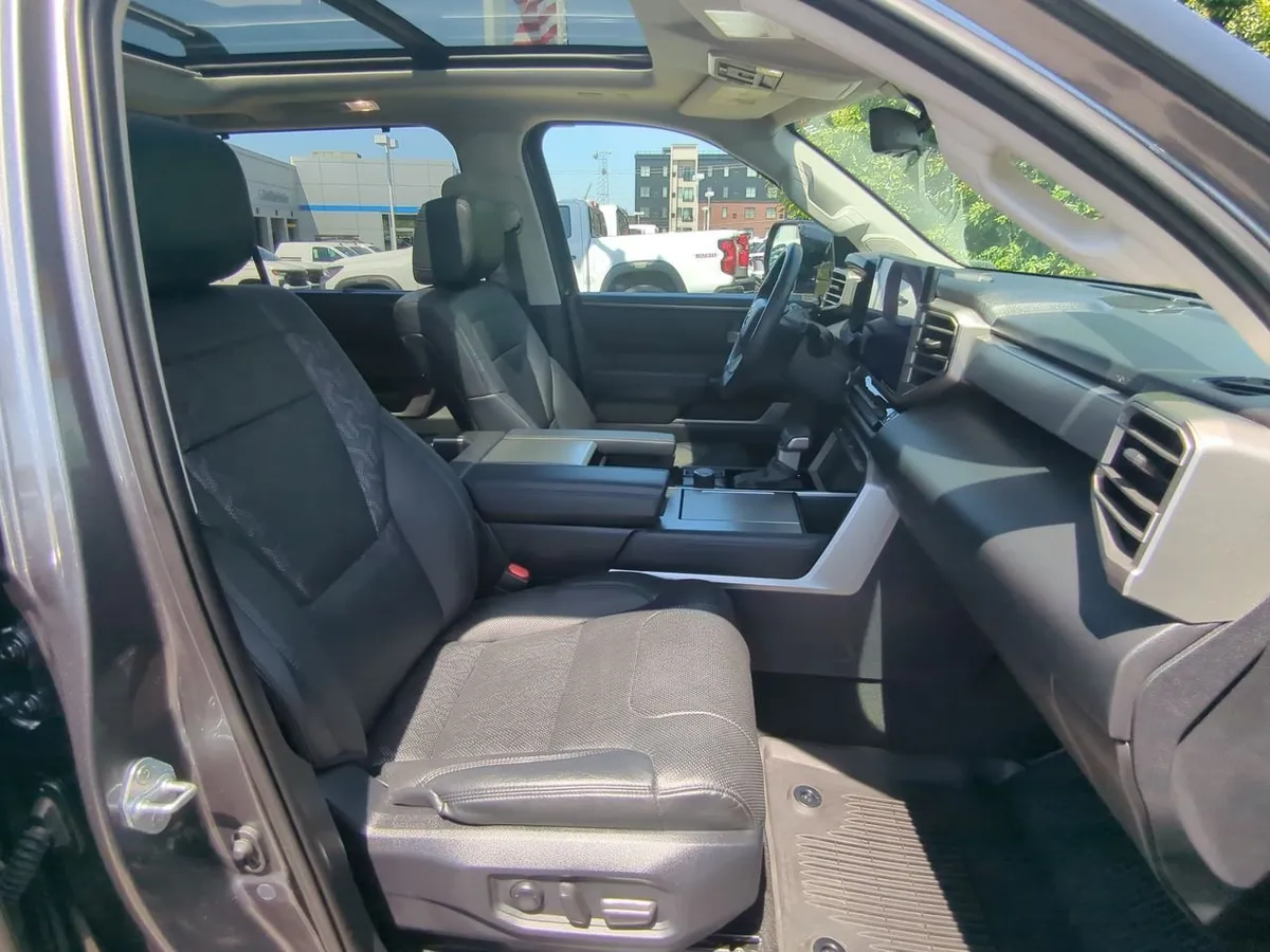 2024 Toyota Sequoia SR5 thumbnail 30