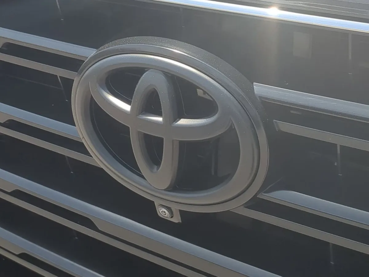 2024 Toyota Sequoia SR5 thumbnail 33