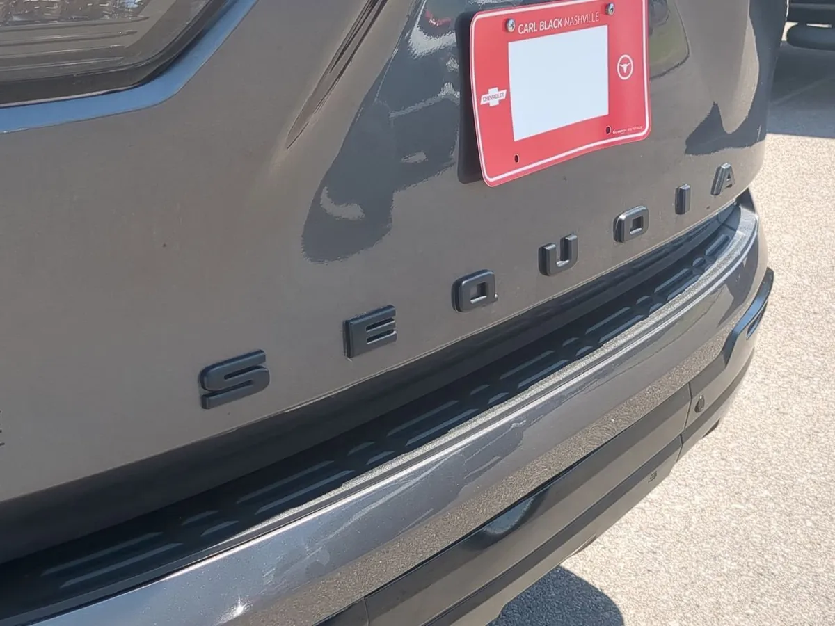 2024 Toyota Sequoia SR5 thumbnail 34