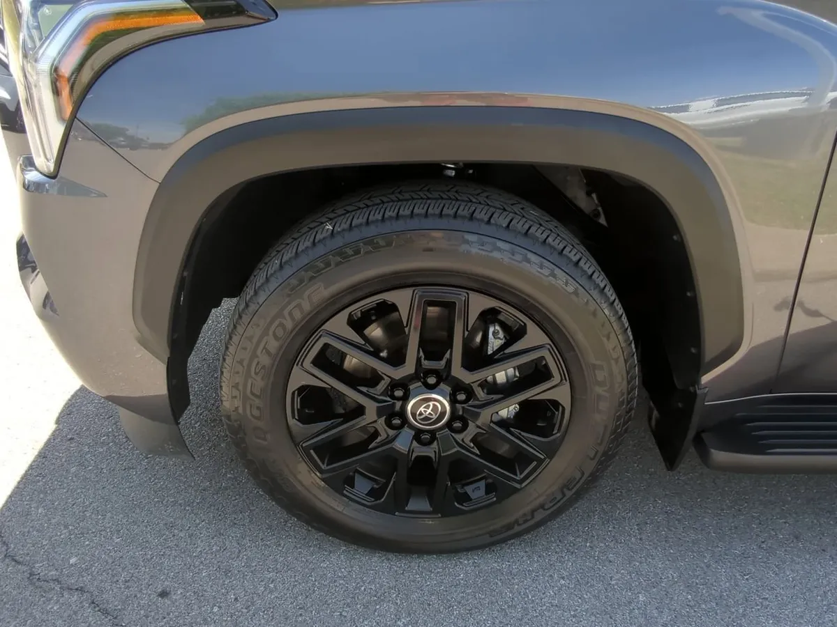 2024 Toyota Sequoia SR5 thumbnail 35