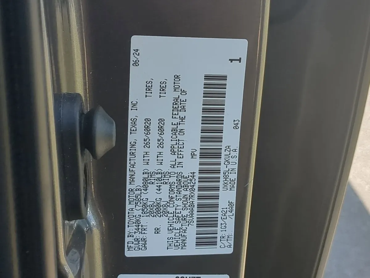 2024 Toyota Sequoia SR5 thumbnail 36