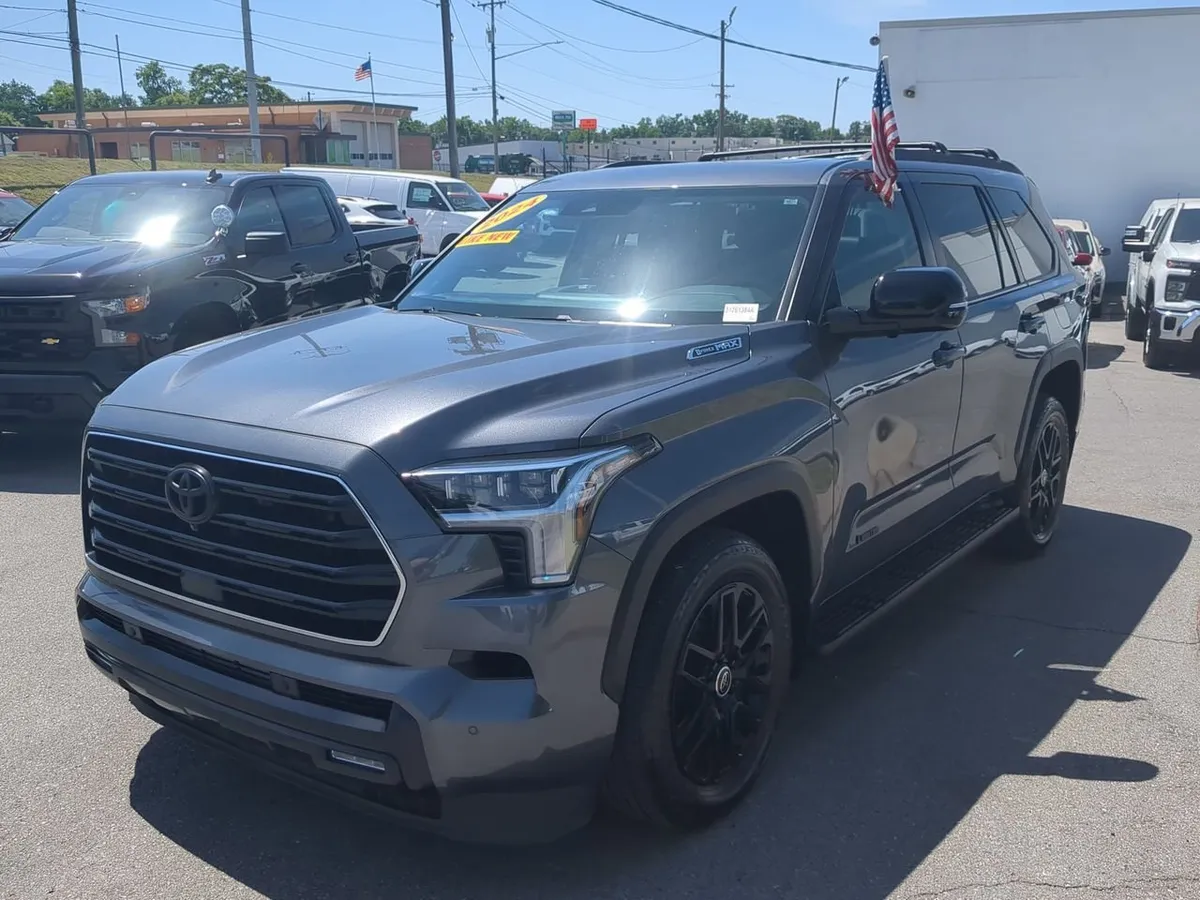 2024 Toyota Sequoia SR5 thumbnail 4