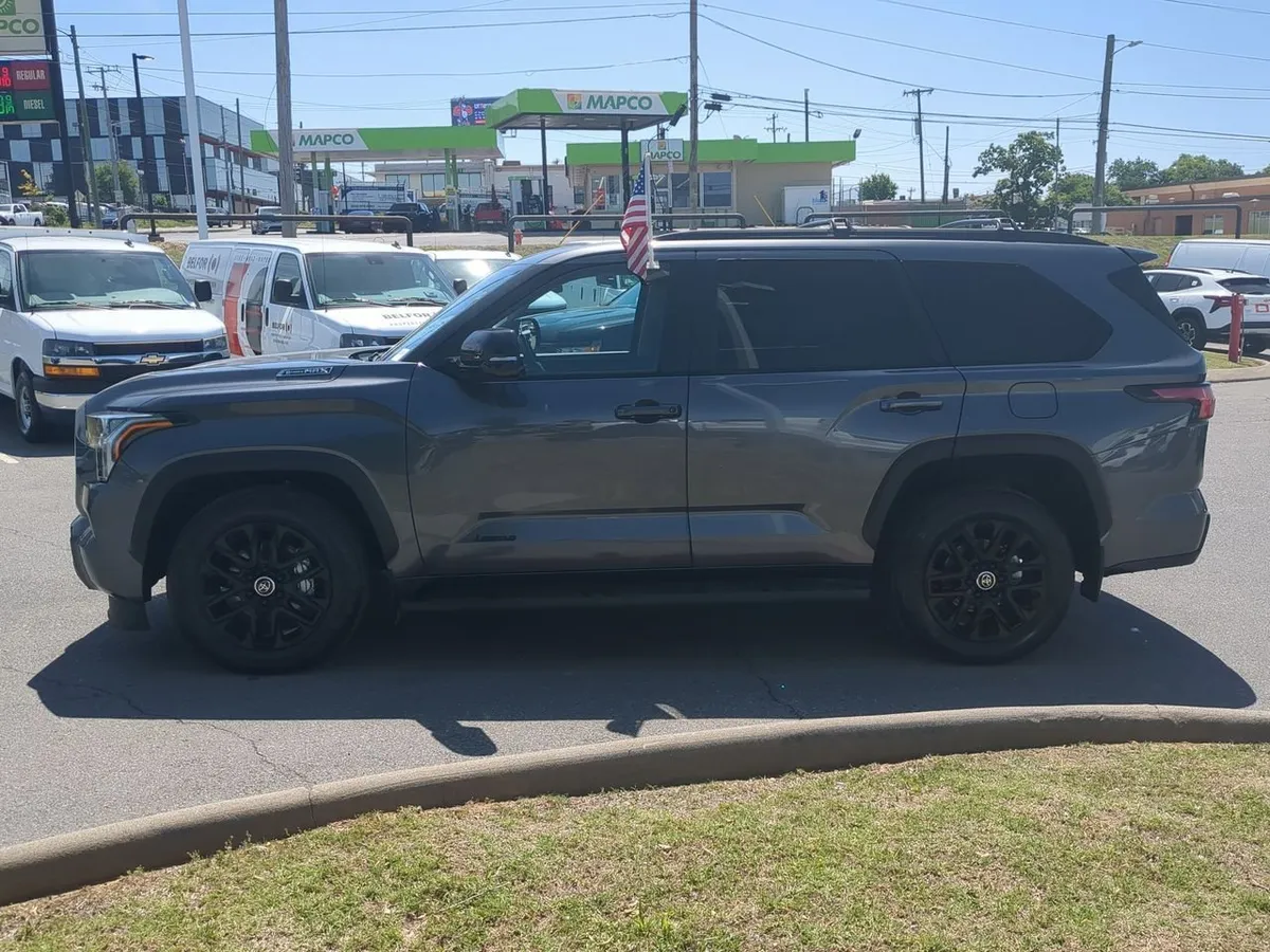 2024 Toyota Sequoia SR5 thumbnail 5